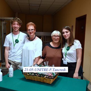 riunione con sala gremita