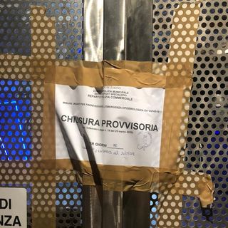 il locale chiuso dalla Municipale