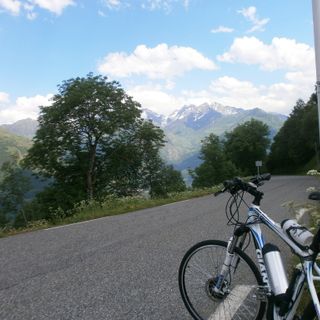 Ciclista di Torino muore per un malore mentre sale verso lo Chaberton