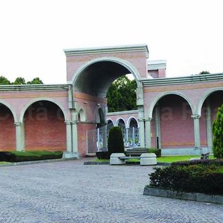 1374 domande per dieci posti di lavoro nei cimiteri di Torino 1374 domande per dieci posti di lavoro nei cimiteri di Torino