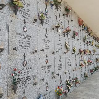 Verso la nornalità il cimitero di Rivalta: vandalizzata anche la tomba dell'ex sindaco De Ruggiero