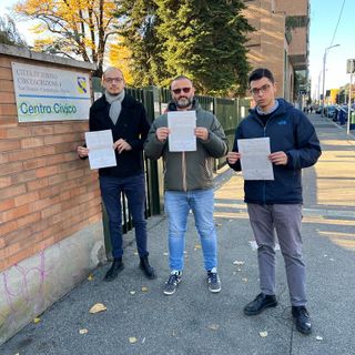 Circoscrizione 4, Fratelli d'Italia e Lega presentano un esposto per far rimuovere la bandiera transgender dal centro civico