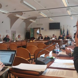 Quasi trenta emendamenti per le linee guida in Circoscrizione 2: il Consiglio cade dopo l'approvazione