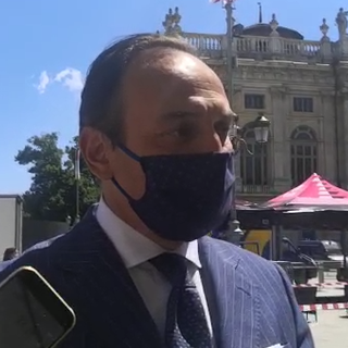 Il Giro stringe le maglie della sicurezza e allontana gli assembramenti, Cirio: &quot;Entrerà in piazza Castello solo chi ha fatto il tampone&quot;