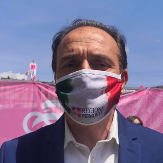 Cirio e la carovana rosa in piazza castello