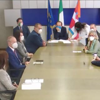 Regione, Cirio firma il &quot;bonus Piemonte&quot;: aiuti per parrucchieri, ristoranti, bar e discoteche