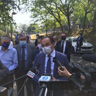 Alberto Cirio all'hub vaccinale del Valentino