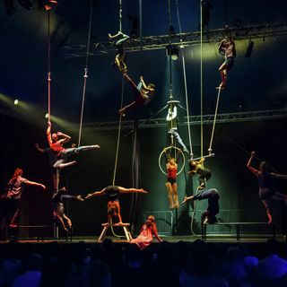 spettacolo di circo contemporaneo