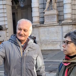 Referendum Gtt, i Radicali regalano al sindaco una clessidra: "Il tempo è scaduto" Referendum Gtt, i Radicali regalano al sindaco una clessidra: "Il tempo è scaduto"
