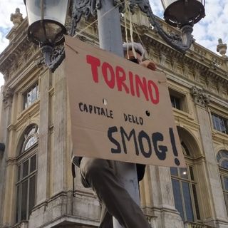 Fridays for Future di nuovo in piazza a Torino: &quot;Ripartire ma nel rispetto di clima e ambiente&quot; [FOTO]
