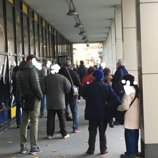 Un'altra domenica di folla e assembramenti nel centro di Torino