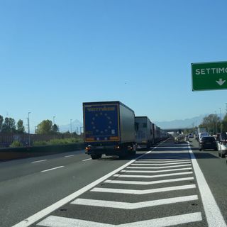 Incidente sull'autostrada Milano-Torino: lunghe code tra l'uscita Settimo e corso Giulio Cesare (FOTO)