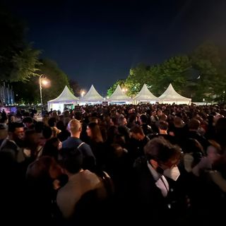 All’Eurovillage, tutti in coda per ascoltare il dei Negrita: controlli e code al Valentino