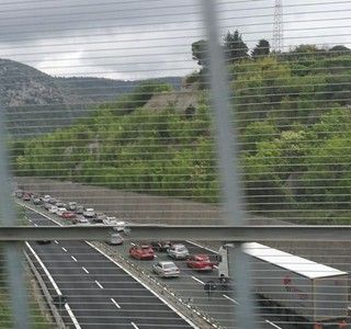 Caos sulla tangenziale nord di Torino, automobilisti bloccati sotto il sole