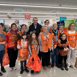 Il sindaco Stefano Lo Russo alla colletta alimentare in un supermercato