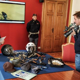 Rapina al Credit Agricole di via Cibrario: la polizia arresta tre persone