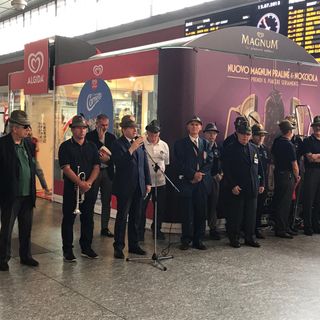 Stamattina a Porta Nuova il ricordo degli Alpini partiti 76 anni fa per la campagna di Russia (FOTO)