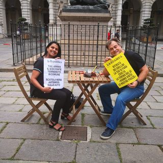 Compleanno sì Tav davanti al Comune di Torino:&quot;Dopo il regalo di Conte, ora aspettiamo le dimissioni di Appendino&quot;