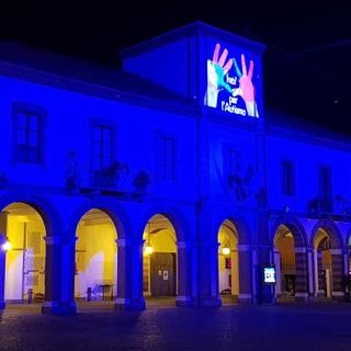 Anche Orbassano si illumina di blu per la Giornata Mondiale della Consapevolezza dell'Autismo