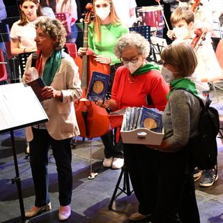 concerto e artisti sul palco
