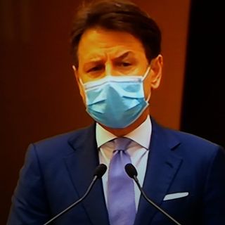 Conte: “Faremo il possibile per proteggere salute ed economia. Pronti indennizzi a fondo perduto per settori colpiti”
