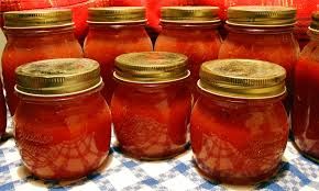 Val della Torre, mentre prepara la conserva di pomodoro va a fuoco un capanno