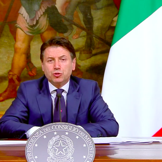 Conte: &quot;Misure restrittive prorogate fino al 3 maggio: dal 14 aprile aperti cartolibrerie e negozi per neonati&quot;