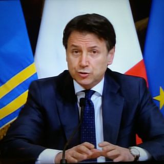 Coronavirus, Conte: &quot;Chiuse tutte le attività che non producono beni essenziali per il Paese&quot;