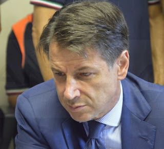 Coronavirus, Conte: &quot;Non posso escludere una chiusura totale e prolungata delle scuole&quot;