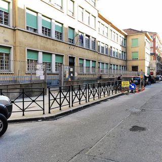 La scuola Vittorino da Feltre diventa &quot;car free&quot;: zona 20 e dossi per ridurre la velocità su tutta l'area