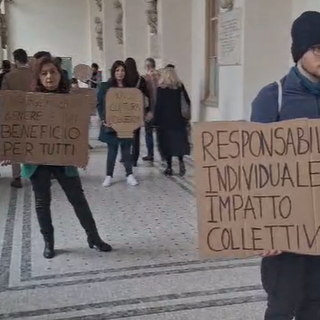 contestazione con cartelli