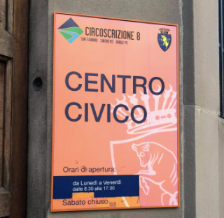 In foto il cartello del centro civico di via Ormea
