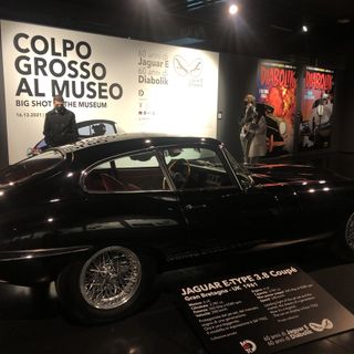 In foto la Jaguar in mostra al Mauto