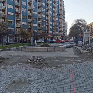 Piazza Carducci: con i lavori saranno sistemati anche i dissuasori divelti