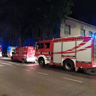 Vigili del Fuoco e Polizia Muncipale intervengono sul Po per un presunto suicidio