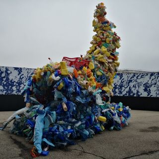 Ad Artissima la &quot;Cornucopia&quot; di Holstad &quot;porta a galla&quot; l'inquinamento dei mari