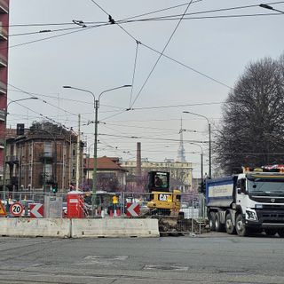 Demolite le banchine del tram, nuovi posto auto in corso Belgio