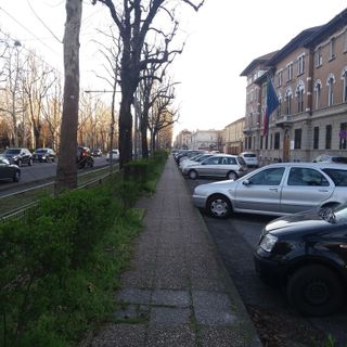 Corso IV Novembre, 60 posti auto recuperati. &quot;Strisce blu? Possibile soluzione al problema parcheggi&quot;
