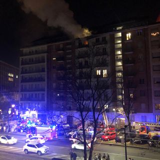 Appartamento va a fuoco in corso San Maurizio: evacuato un intero palazzo