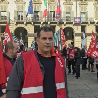 Sit-in dei lavoratori delle autostrade in piazza Castello: &quot;La Regione tuteli noi e le nostre famiglie&quot; [VIDEO]