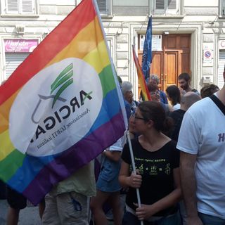 Contro l'omofobia, a San Salvario un segno rosso sangue impresso nella memoria