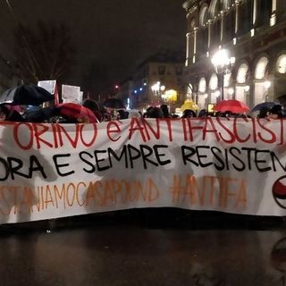 Indagata l'insegnante che ha offeso i poliziotti al corteo antifascista