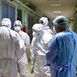 Medici bardati covid-19
