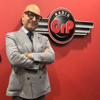 speaker radiofonico con microfono