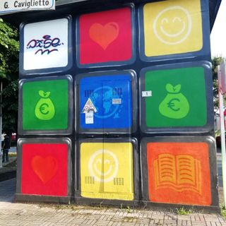 Cabina di distribuzione colorata