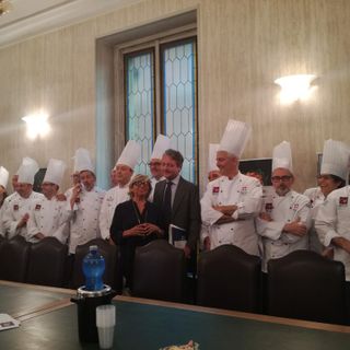 Arriva il Bocuse d'Or e i commercianti cominciano a imbandire la tavola di Torino (VIDEO)