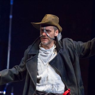 La spada di Cyrano lotta a teatro contro leucemie e linfomi: &quot;Capace ancora oggi di toccare i cuori&quot;