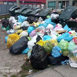 Degrado e illegalità in via Bologna. I residenti stanchi della situazione presentano una petizione al Comune