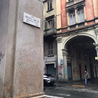 Spaccio e degrado in via Sacchi: luci led e mercatini per rilanciare il commercio e garantire la sicurezza [FOTO e VIDEO]