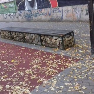 Degrado in via Balbo, Magliano dei Moderati: &quot;Rimuoviamo la moquette e i sassi nelle panchine&quot;